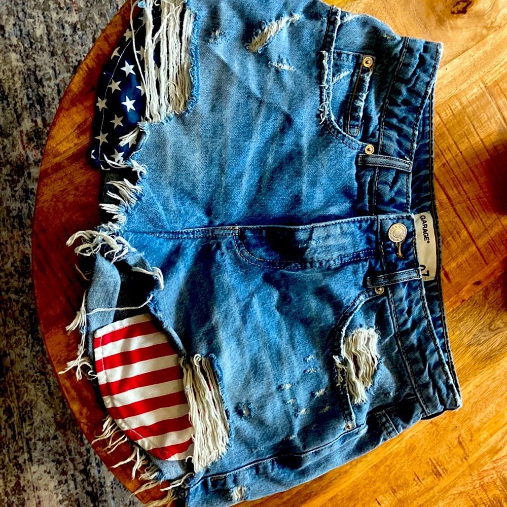 Garage Jean shorts. Awesome red stripes pockets n blue stars